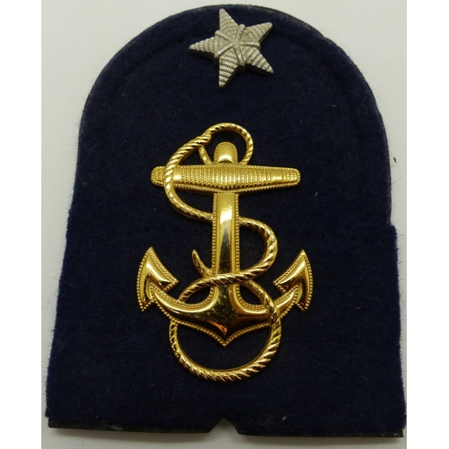 2170Z - US Navy WWII collar insignia. P&P Group 1 (£14+VAT for the first lot and £1+VAT for subsequent lots)