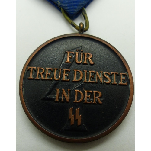 2180F - German SS 4 Years Service medal in bronze. P&P Group 1 (£14+VAT for the first lot and £1+VAT for sub... 