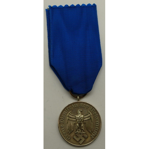 2182 - Wehrmacht silver grade 4 Years Service medal. P&P Group 1 (£14+VAT for the first lot and £1+VAT for ... 