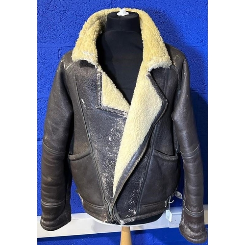 2085A - 1938 dated WWII irvin flying jacket, no moth holes general. P&P Group 2 (£18+VAT for the first lot a... 