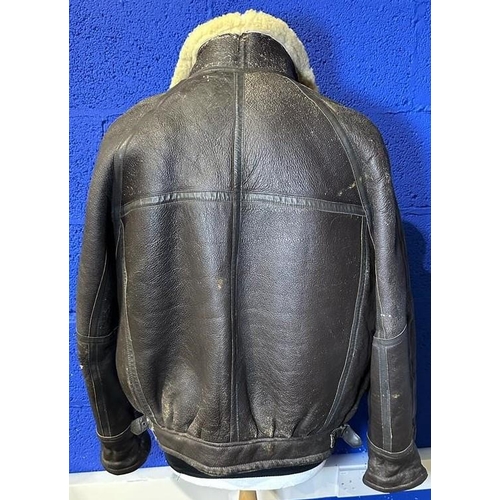 2085A - 1938 dated WWII irvin flying jacket, no moth holes general. P&P Group 2 (£18+VAT for the first lot a... 