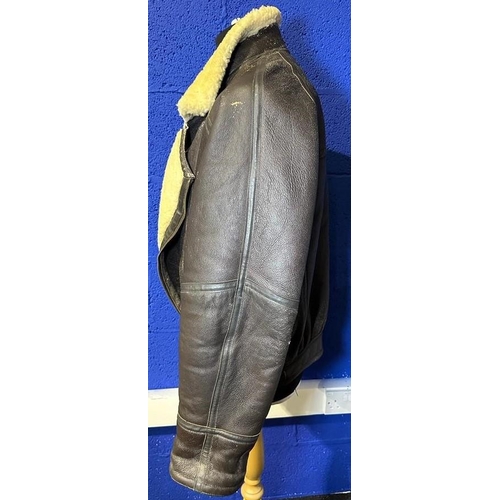 2085A - 1938 dated WWII irvin flying jacket, no moth holes general. P&P Group 2 (£18+VAT for the first lot a... 