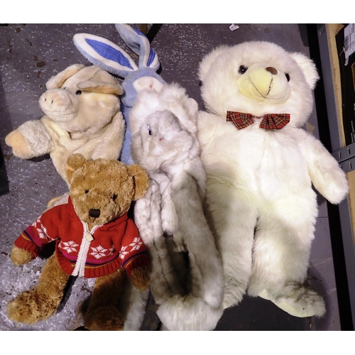 1065 - Quantity of mixed soft toys, largest H: 73 cm. Not available for in-house P&P