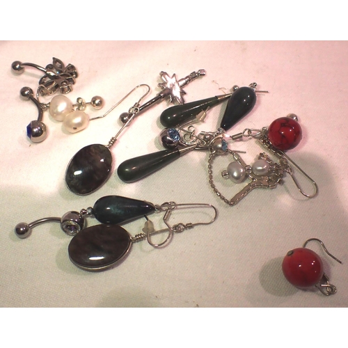 1082 - Mixed earring sets and belly button bars. P&P Group 1 (£14+VAT for the first lot and £1+VAT for subs... 