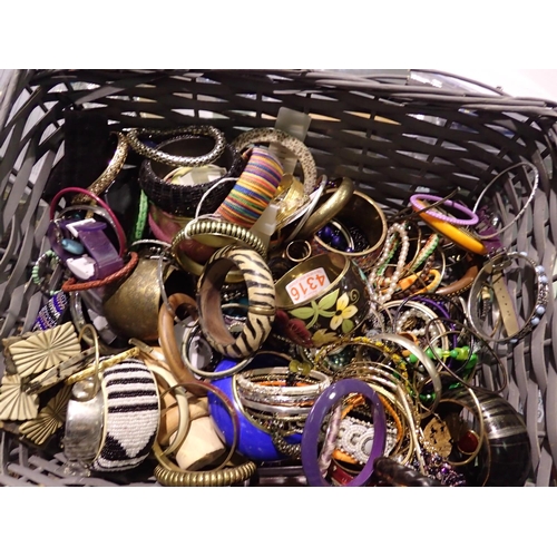 1107 - Large quantity of costume jewellery, mainly bangles. P&P Group 2 (£18+VAT for the first lot and £3+V... 