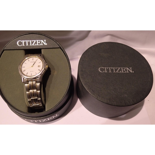 1112 - Citizen: WR50 wristwatch on a stainless steel bracelet, boxed, not working at lotting. P&P Group 1 (... 