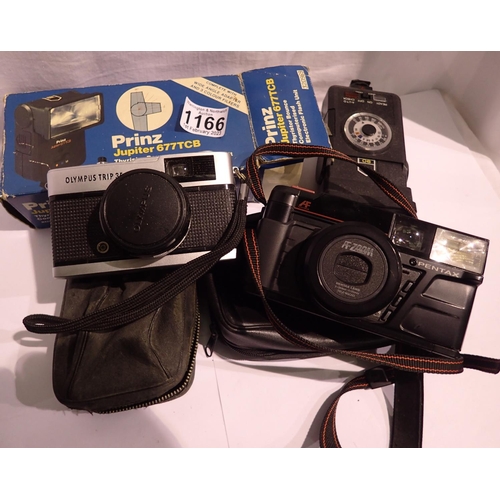 1166 - Olympus Trip 35 camera, Pentax Zoom-70 camera and a Prinz Jupiter 677 TCB flash. P&P Group 2 (£18+VA... 