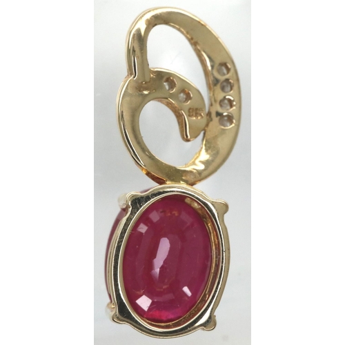 24 - Contemporary 9ct gold ruby and diamond set pendant, H: 19 mm, 1.3g. P&P Group 1 (£14+VAT for the fir... 