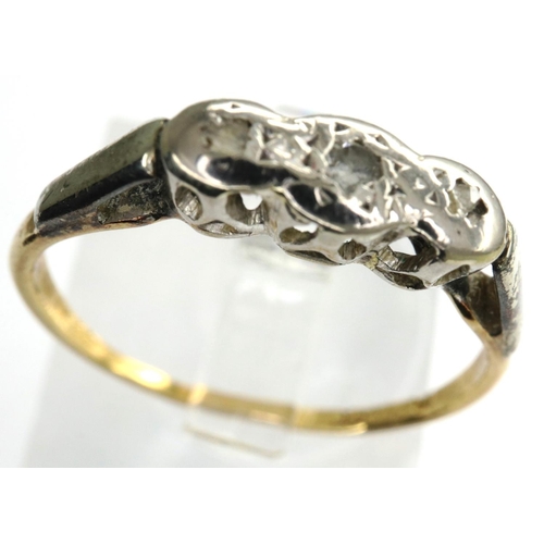 39 - 18ct gold ring set with three diamonds, size M/N, 1.7g. P&P Group 1 (£14+VAT for the first lot and £... 