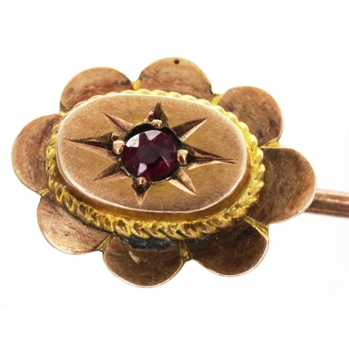 47 - 9ct gold pin brooch set with a central ruby, L: 50 mm, 0.68g. P&P Group 1 (£14+VAT for the first lot... 