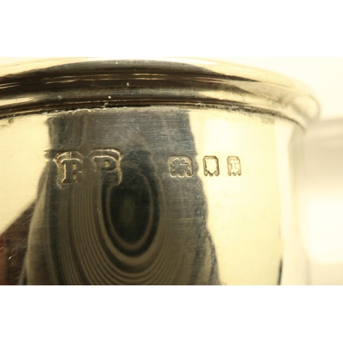 90 - Hallmarked silver George V cup, London assay 1932, maker MGC, probably Richard Pattenden?, H: 70 mm,... 