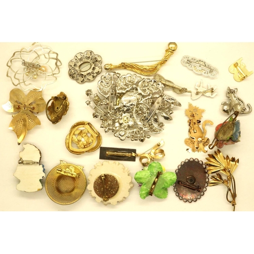 53 - Collection of costume brooches including stone set examples. P&P Group 1 (£14+VAT for the first lot ... 