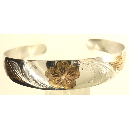 55 - 925 silver and gold plated bangle with floral decoration, D: 60 mm. P&P Group 1 (£14+VAT for the fir... 