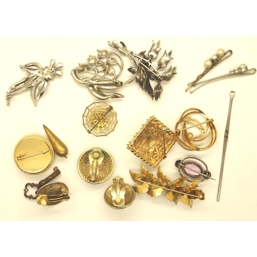 59 - Collection of mixed vintage brooches. P&P Group 1 (£14+VAT for the first lot and £1+VAT for subseque... 