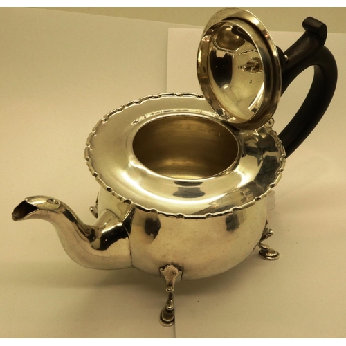 83 - George V hallmarked silver teapot, Birmingham assay 1917, H: 90 mm, 390g. P&P Group 1 (£14+VAT for t... 