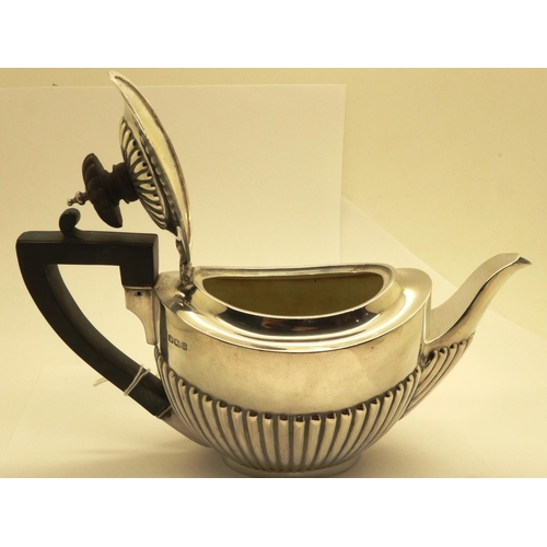 105 - James Deakin & Sons hallmarked silver Edward VII teapot, Sheffield assay 1908, 21 x 11 cm, 222g. P&P... 