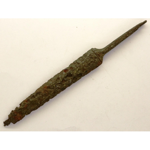 119 - Iron Age cast spear head, L: 90 mm. P&P Group 0 (£5+VAT for the first lot and £1+VAT for subsequent ... 