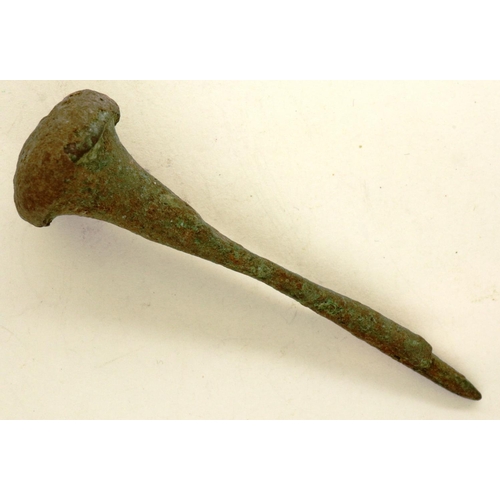 138 - Roman Bronze Age large holding nail, L: 60 mm. P&P Group 0 (£5+VAT for the first lot and £1+VAT for ... 