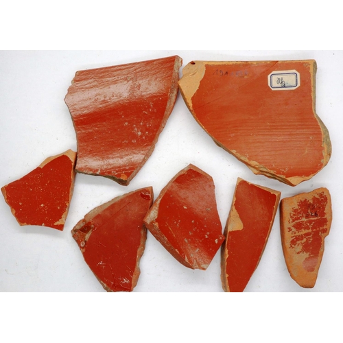 165 - Quantity of Roman/Medieval Samian ware pottery, largest L: 80 mm. P&P Group 0 (£5+VAT for the first ... 