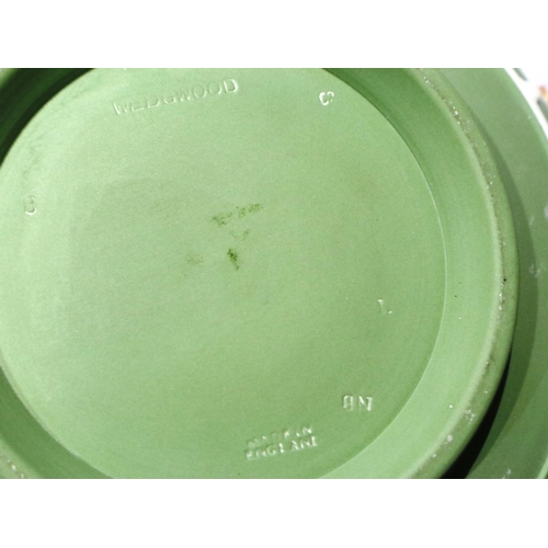 193 - Wedgwood green Jasperware bowl, D: 20 cm, no chips or cracks. P&P Group 2 (£18+VAT for the first lot... 