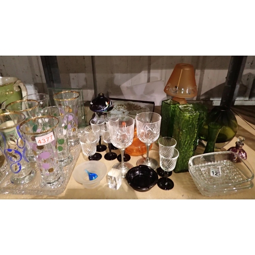 1218 - Quantity of mixed glass including coloured glass. Not available for in-house P&P