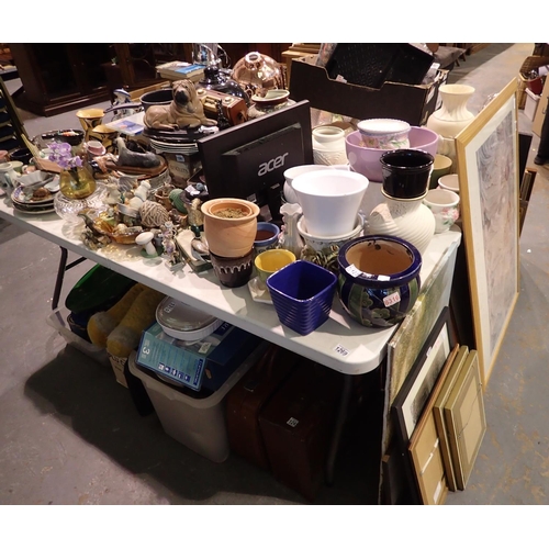 1269 - Collection of mixed items sold on behalf of AGE UK. Not available for in-house P&P