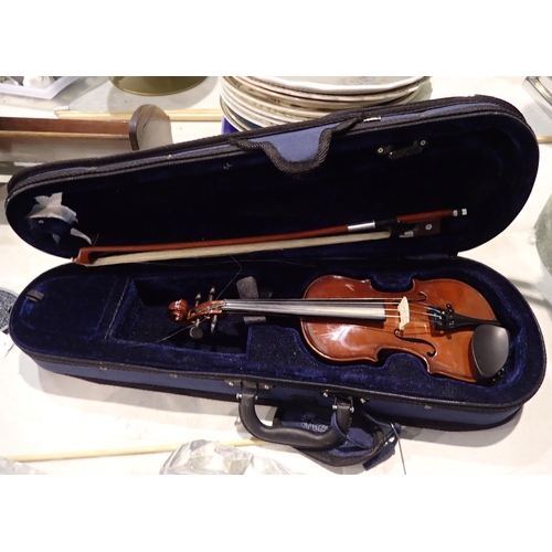 1277 - Mayflower 1/16 scale violin, L: 16 cm. P&P Group 3 (£25+VAT for the first lot and £5+VAT for subsequ... 