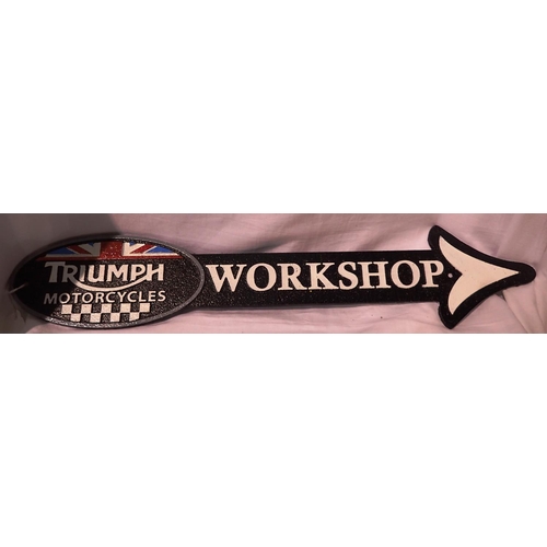 1278 - Cast iron Triumph Motorcycles workshop arrow, W: 40 cm. P&P Group 1 (£14+VAT for the first lot and £... 