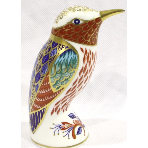 259 - Royal Crown Derby hummingbird, with gold stopper, H: 11 cm, no cracks or chips. P&P Group 1 (£14+VAT... 