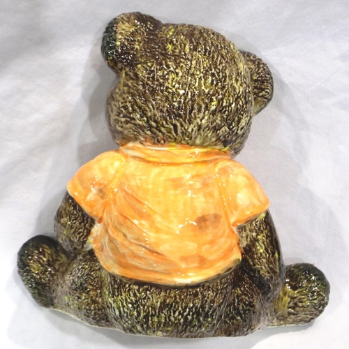 263 - Anita Harris seated teddy bear, signed in gold, H: 22 cm, no cracks or chips. P&P Group 2 (£18+VAT f... 