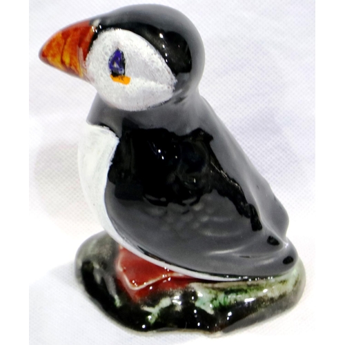 266 - Anita Harris Puffin, signed in gold, H: 12 cm, no cracks or chips. P&P Group 1 (£14+VAT for the firs... 