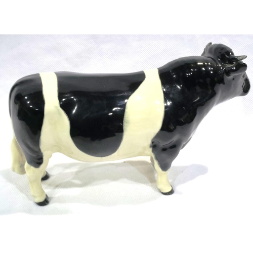 274 - Boxed Beswick Friesian bull, L: 20 cm, no cracks or chips. P&P Group 2 (£18+VAT for the first lot an... 