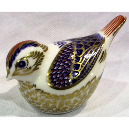 288 - Royal Crown Derby finch paperweight, with gold stopper, H: 50 mm, no cracks or chips. P&P Group 1 (£... 