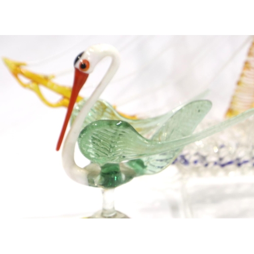 307 - Three pieces of glass in the Murano style, two storks and a ship, H: 21 cm, no visible damages, glas... 