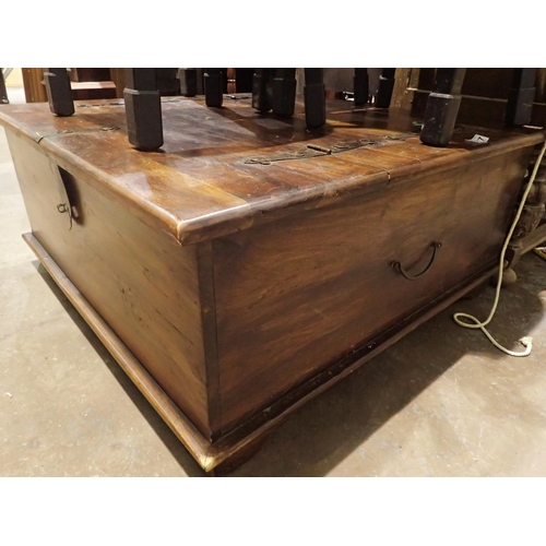 1477 - Middle Eastern hardwood coffee table with two hinged lids, 90 x 90 x 40 cm H. Not available for in-h... 