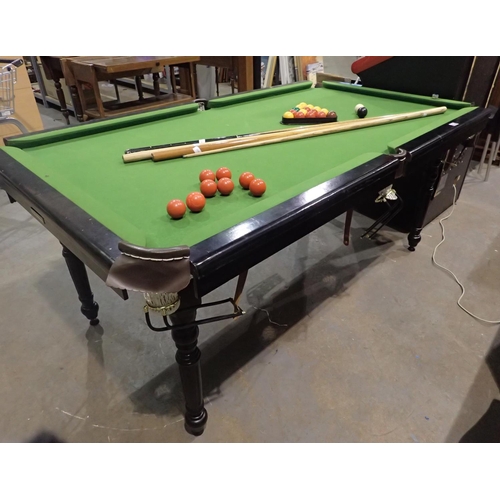 1538 - Half size wooden bed snooker/pool table with balls and cues. Not available for in-house P&P