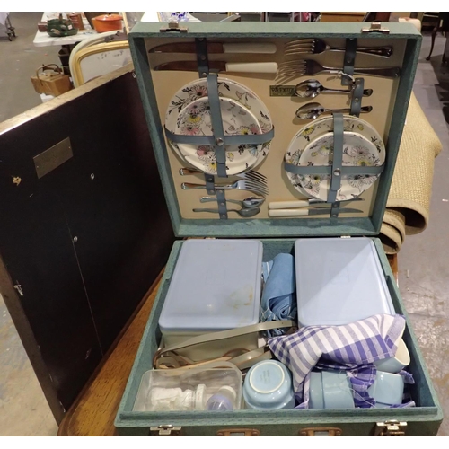 1543 - Brexton hamper picnic set. P&P Group 3 (£25+VAT for the first lot and £5+VAT for subsequent lots)