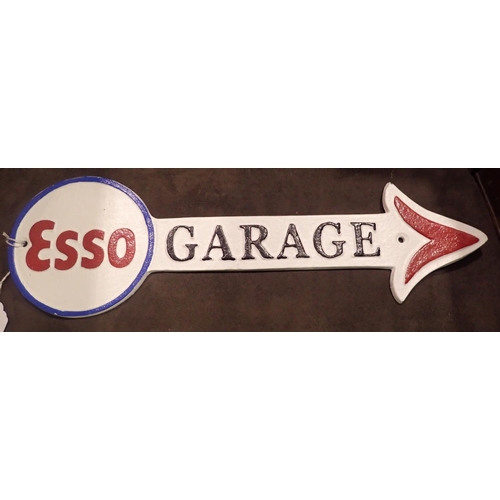 1553 - Cast iron Esso garage arrow sign, W: 40 cm. P&P Group 1 (£14+VAT for the first lot and £1+VAT for su... 