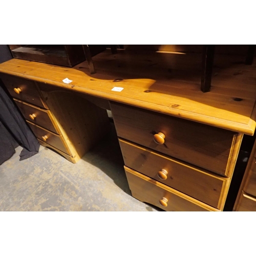 1576 - Pine dressing table with three drawers either side, 140 x 45 x 70 cm H. Not available for in-house P... 