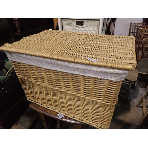 1582 - Wicker picnic basket. Not available for in-house P&P