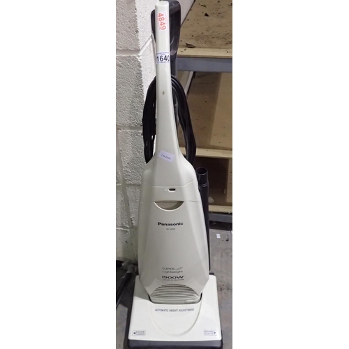 1640 - Panasonic Super Lightweight MC-UG302 1400w vacuum cleaner. Not available for in-house P&P