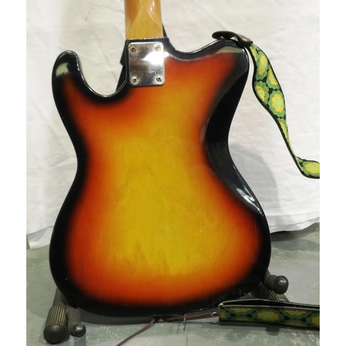 402 - Unbranded electric guitar. P&P Group 3 (£25+VAT for the first lot and £5+VAT for subsequent lots)