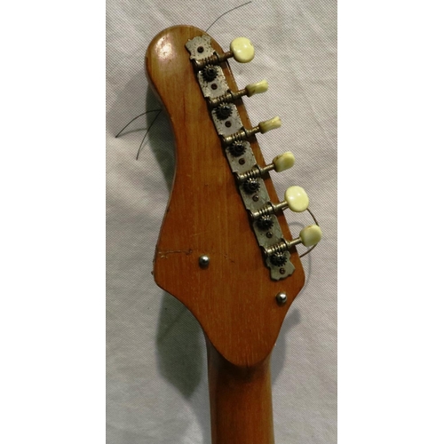 402 - Unbranded electric guitar. P&P Group 3 (£25+VAT for the first lot and £5+VAT for subsequent lots)