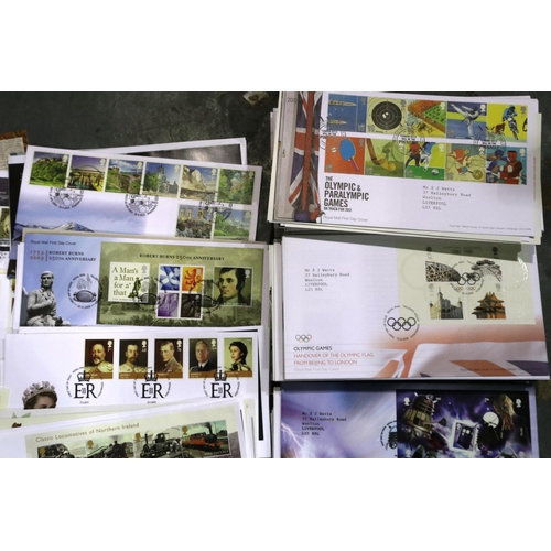 370 - Approximately 200 first day covers. P&P Group 1 (£14+VAT for the first lot and £1+VAT for subsequent... 