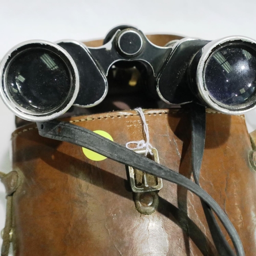 386 - Delacroix of Paris, 10 x 35 binoculars with leather case. P&P Group 1 (£14+VAT for the first lot and... 