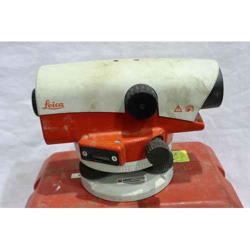 388 - Leica NA720 cased Theodolite with manual. P&P Group 2 (£18+VAT for the first lot and £3+VAT for subs... 