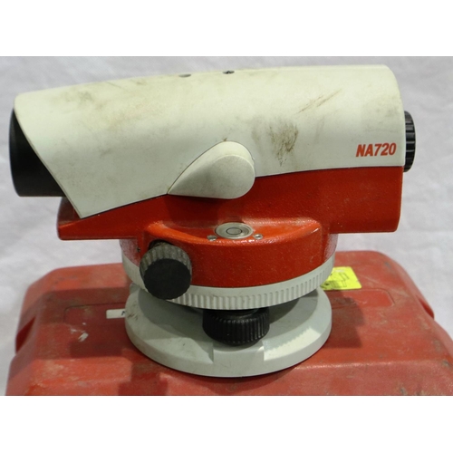 388 - Leica NA720 cased Theodolite with manual. P&P Group 2 (£18+VAT for the first lot and £3+VAT for subs... 