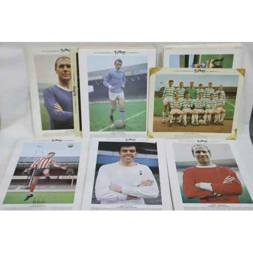 2211H - Approximately 100 large Typhoo Tea football cards circa 1970, some in mint condition. P&P Group 1 (£... 