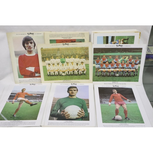 2211H - Approximately 100 large Typhoo Tea football cards circa 1970, some in mint condition. P&P Group 1 (£... 