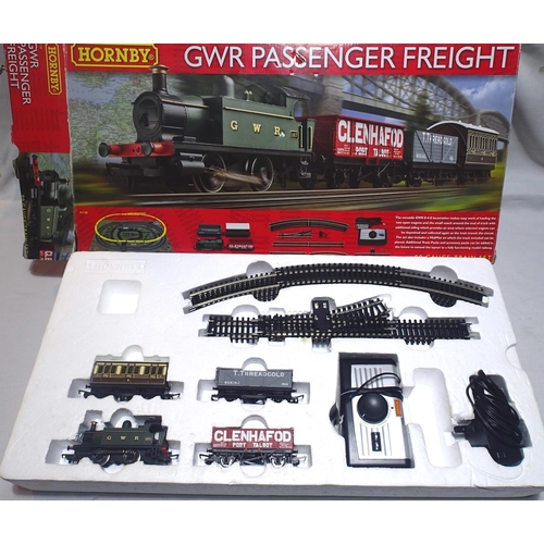 2001 - OO scale, Hornby R1138 GWR passenger freight train set comprising 0.4.0 locomotive, coach and two wa... 